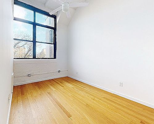 4th image of 59 Bogart St #312