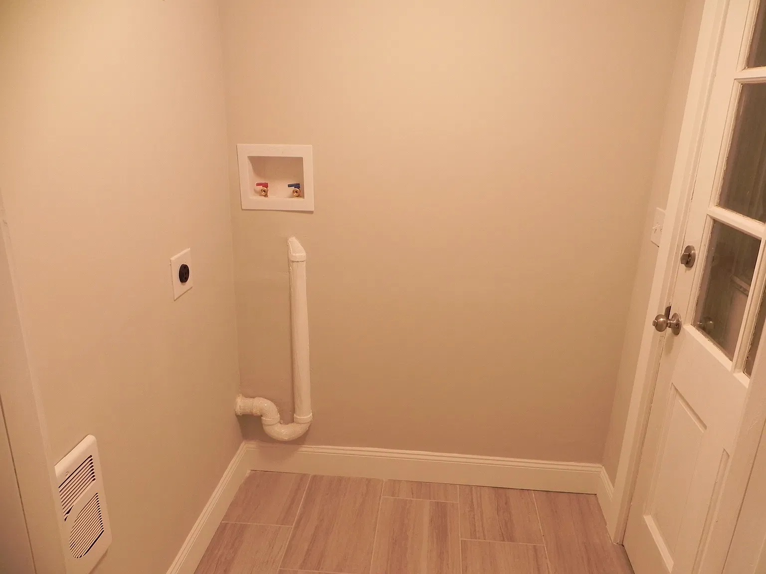 2 bed, 716 sqft, $2,600 — Photo 3