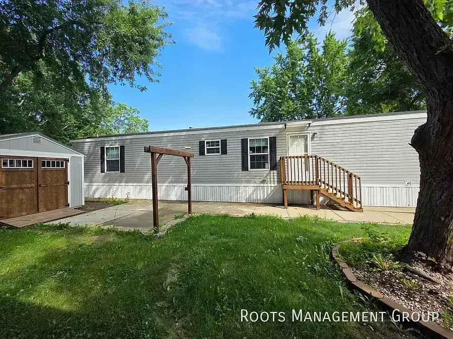 3 Bed 2 Bath Home Available for Lease at Vermillion MH and RV Park - Apply Now! — Photo 1