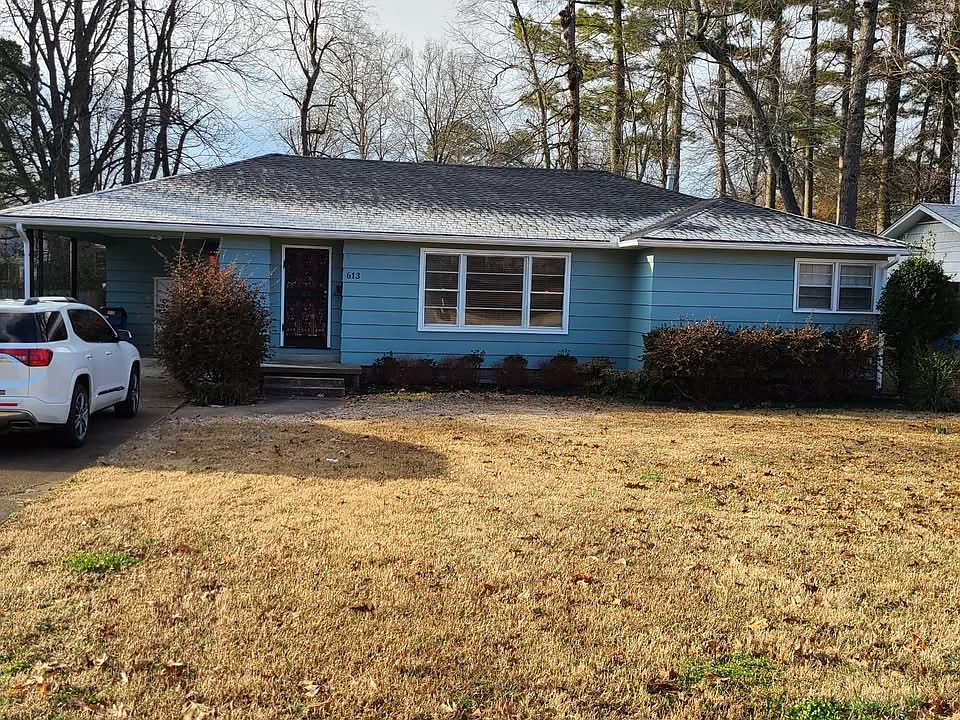 1st image of 613 Dogwood Ln