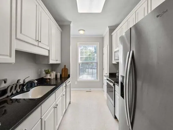 18 Scottish Ln, Durham, NC 27707