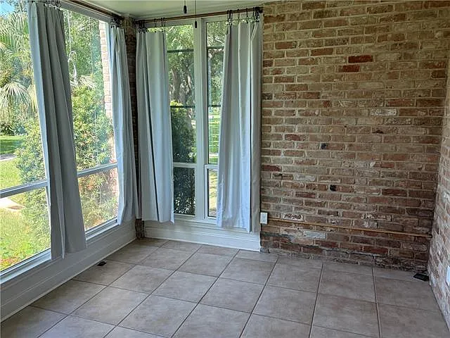 4 bed, 2.0 bath, 2200 sqft, $3,000 — Photo 3