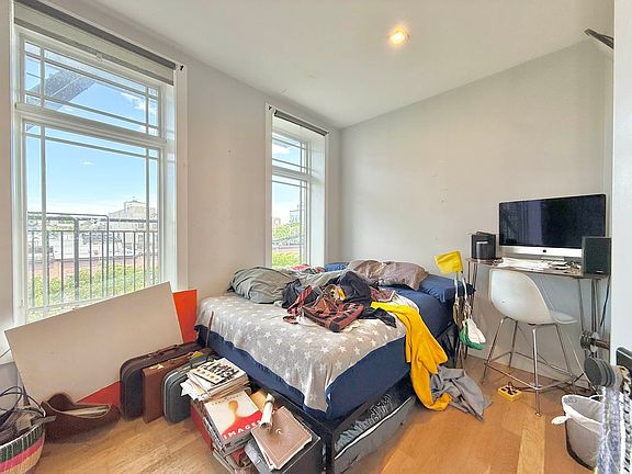 2nd image of 717 De Kalb Ave #4F