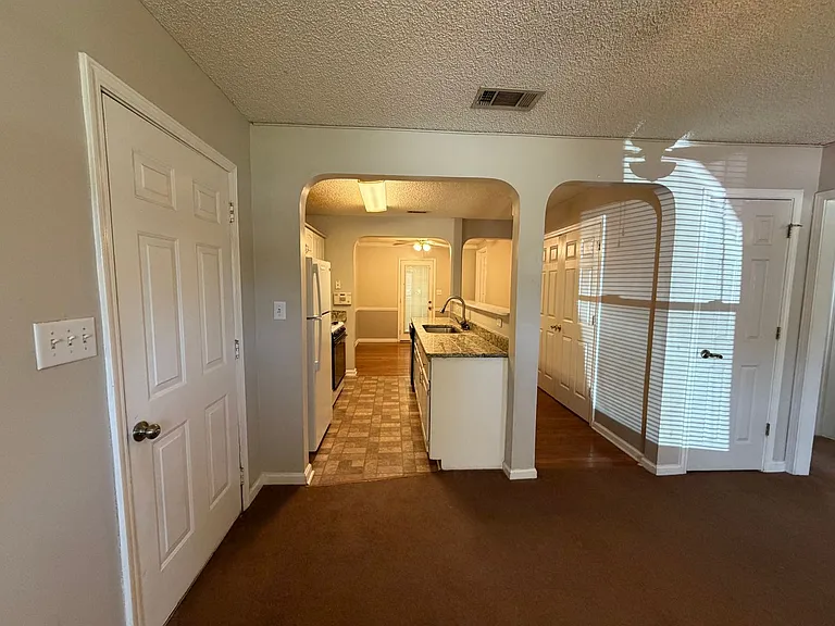 1330 N Hampton Dr — Photo 8