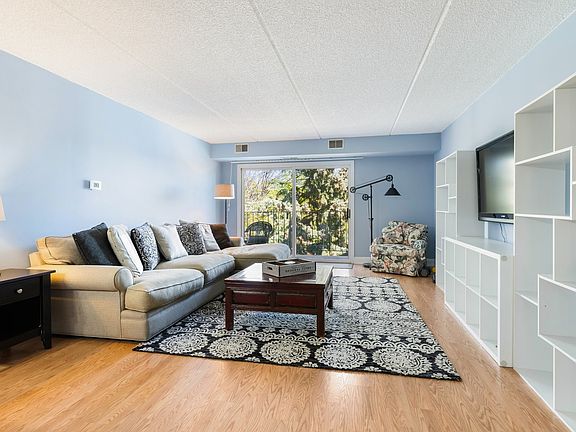2nd image of 4106 N Narragansett Ave APT 402