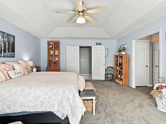 42nd image of 5005 Dogwood Cir