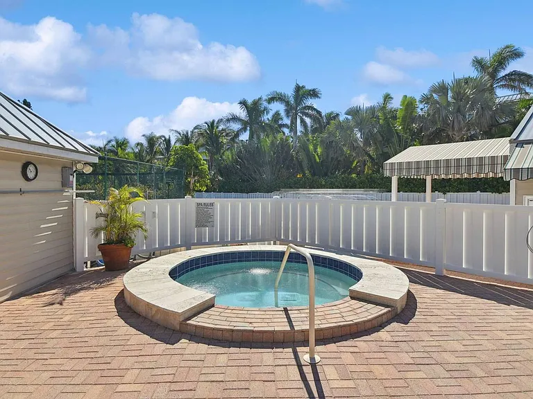 5055 Gulf Of Mexico Dr #1-ID1590856P — Photo 25