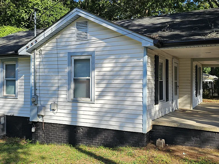 1040 East Dr — Photo 3