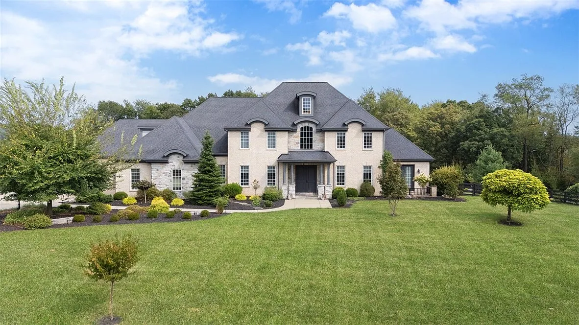 111 Heaven Ln photo 1