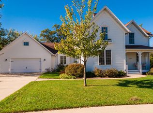 3801 Stone Point Dr NE, Rochester, MN 55906