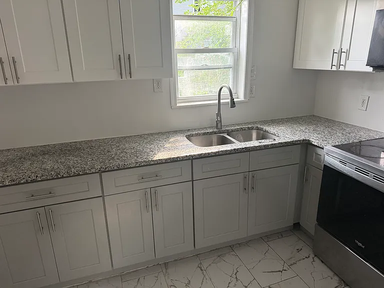 513 N Irving Ave — Photo 6