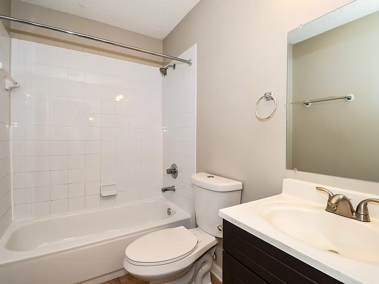 2041 Hunters Trace Cir — Photo 14