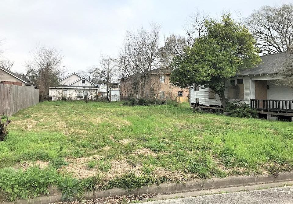 2nd image of 3029 Bremond St