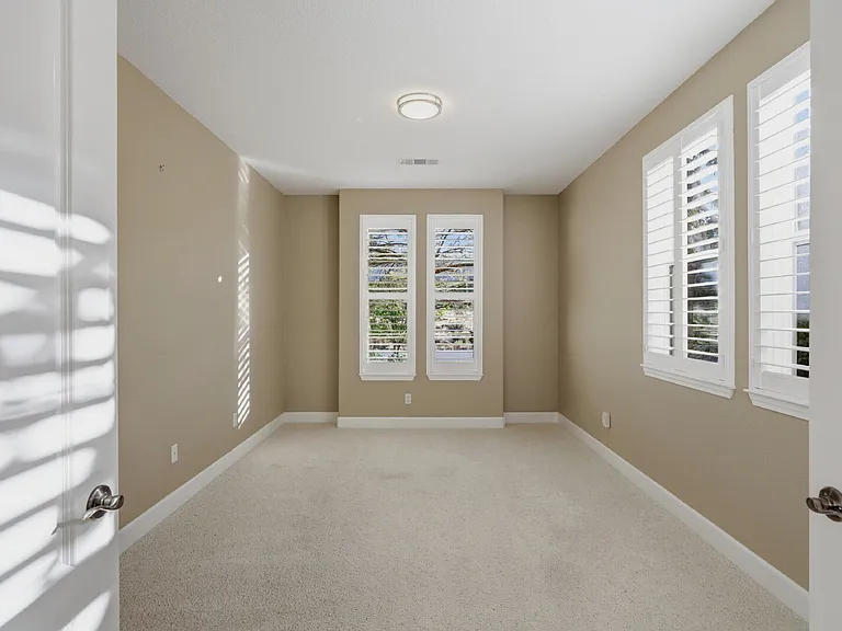 5940 Cour Saint Michelle — Photo 17