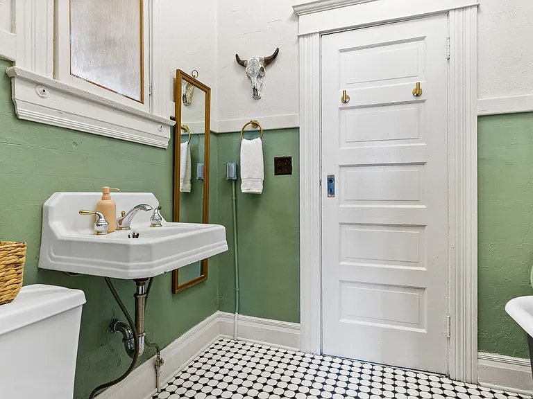 25 W 18th St #2 — Photo 3