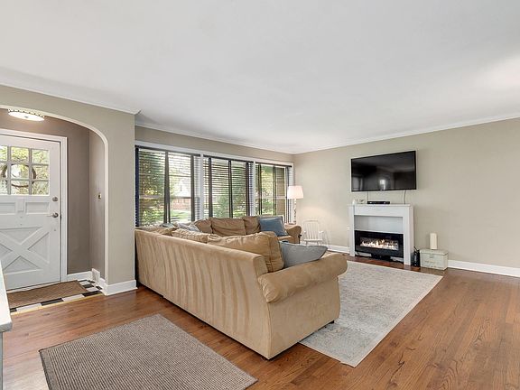 2nd image of 124 Mohawk Dr