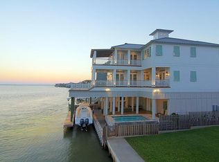 1415 Palmetto Dr, Tiki Island, TX 77554