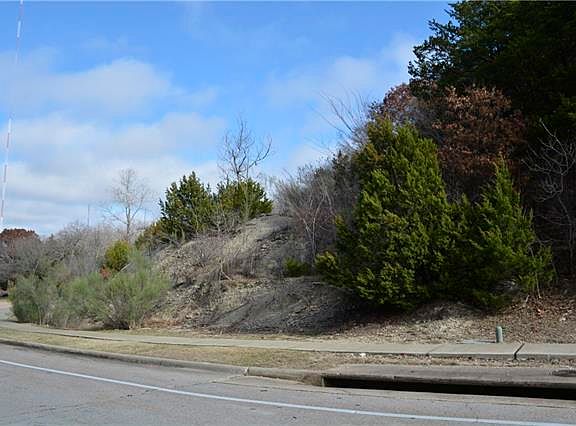 5th image of 1715 Valley View Dr