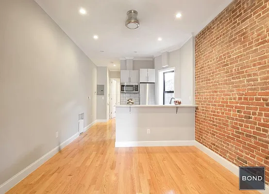 Rented by Bond New York | media 26