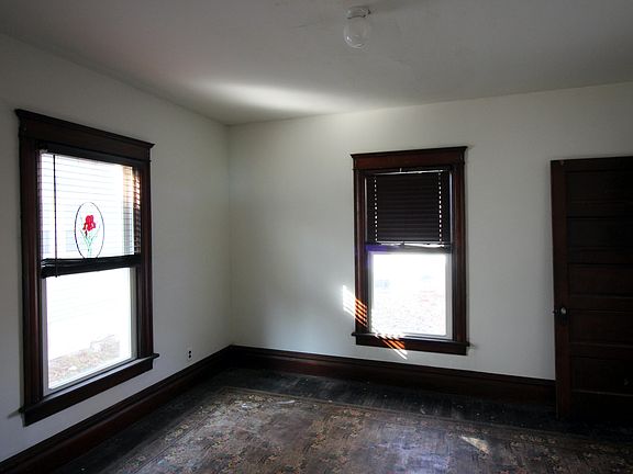 4th image of 63 Wabash Ave N