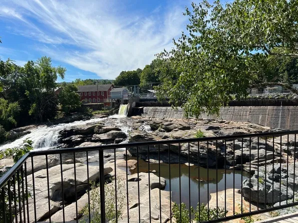 10 Deerfield Ave #1, Shelburne, MA 01370