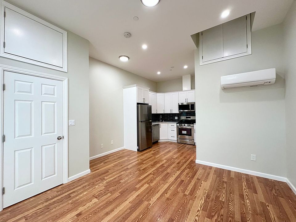 1st image of 900 Bay St #14