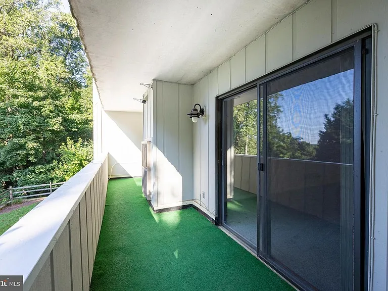 440 Summit House — Photo 18
