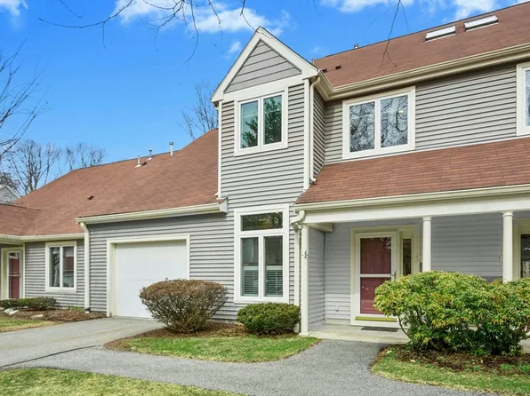 2 Douglass Grn, Woburn, MA 01801