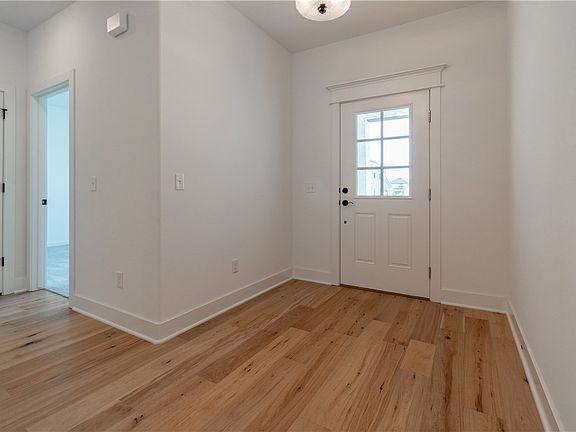 3rd image of 261 Maroon Ave