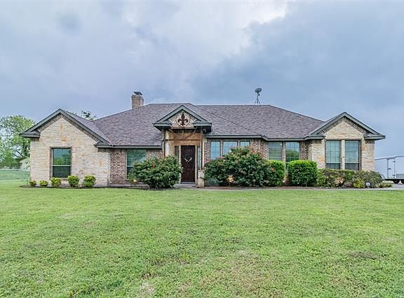 2nd image of 1622 N Fm 1138