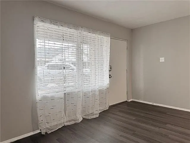 1 bed, 1.0 bath, 570 sqft, $700 — Photo 2