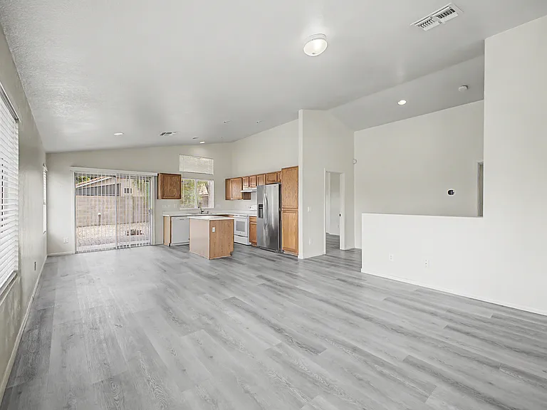 12402 N 41st Ave — Photo 8