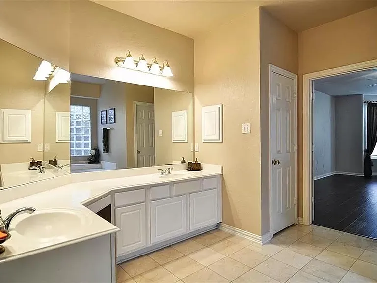 4561 Risinghill Dr — Photo 17