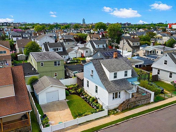 4th image of 13 Celeste Ct