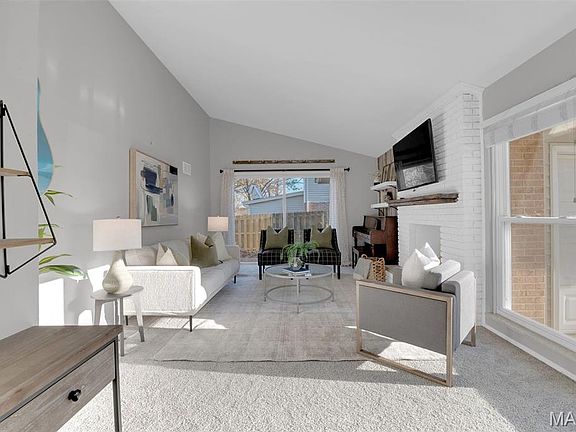 5th image of 25 Montauk Dr