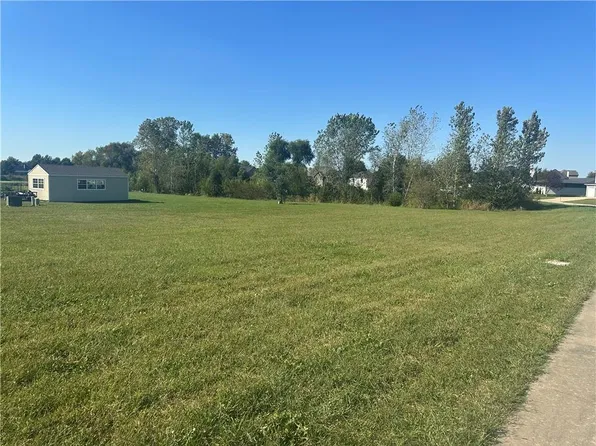 802 Edgewood St, Paola, KS 66071