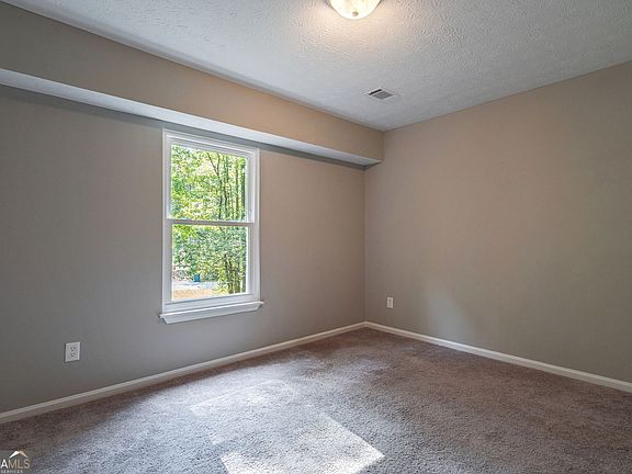 5th image of 233 Buckhorn Dr
