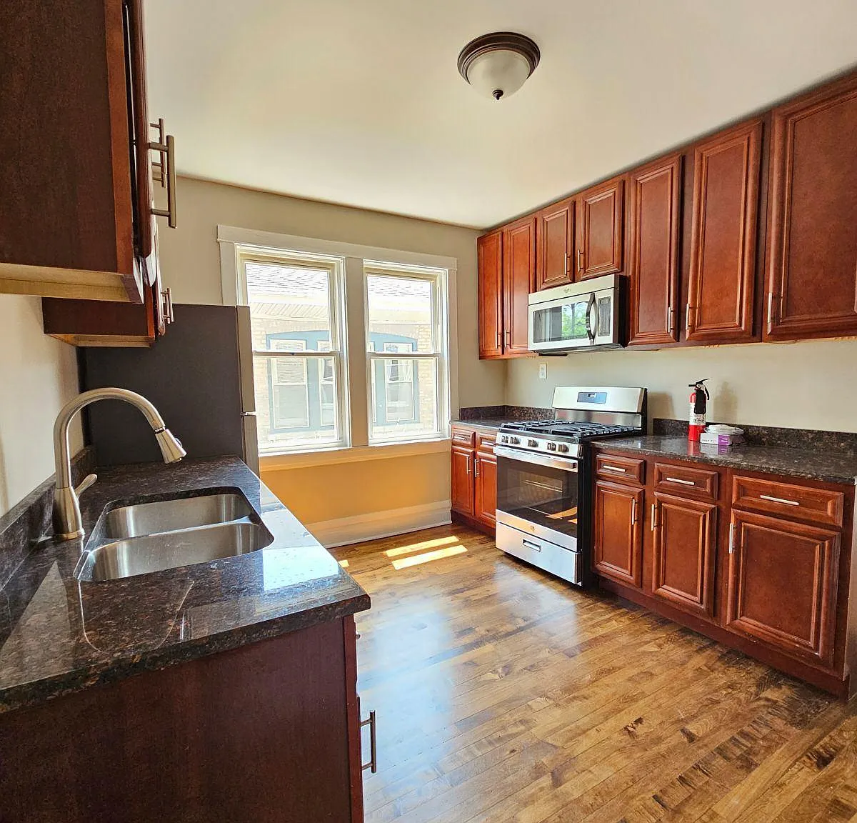 2 bed, 1500 sqft, $2,500 — Photo 3