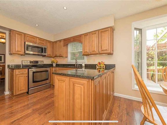 4th image of 8170 Stoney Brook Dr