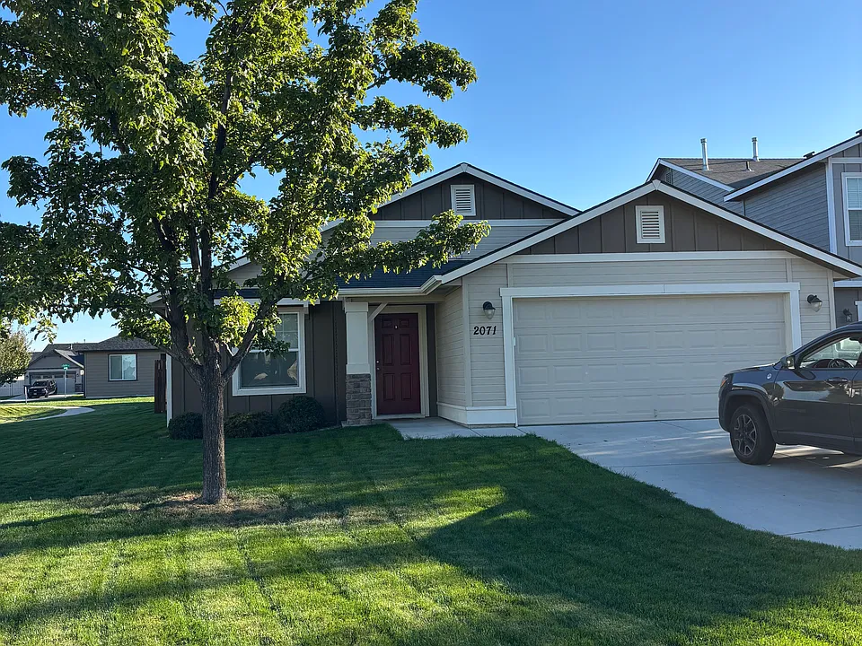 2071 E Wrightwood Dr