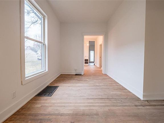 3rd image of 818 N Keystone Ave