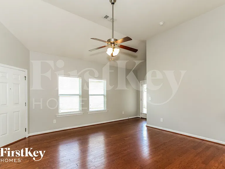 4737 Rosser Loop Dr — Photo 2