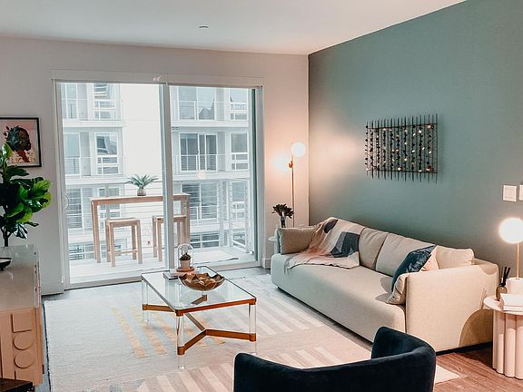 3rd image of 700 S Manhattan Pl #720