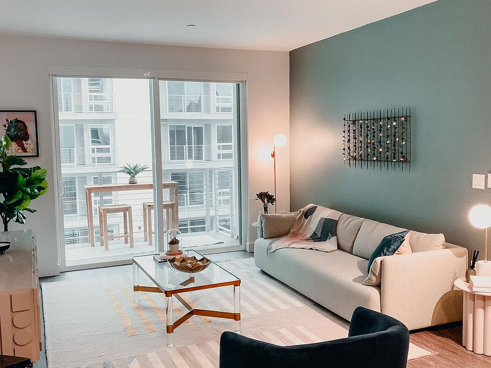 1st image of 700 S Manhattan Pl #416