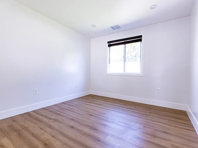 9738 N Lemona Ave — Photo 12