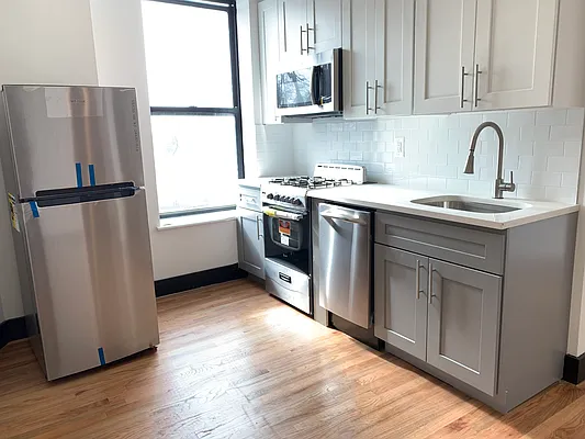 Rented by Tapiro Realty | media 7