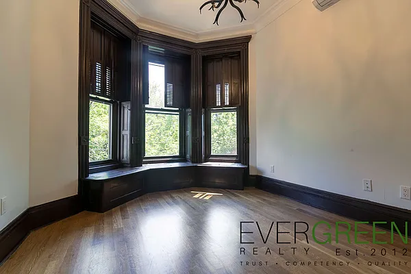 Rented by Evergreen Apartments BK | media 6