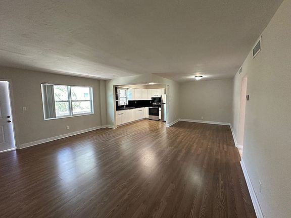 5th image of 17001 NE 9th Ave APT 5C