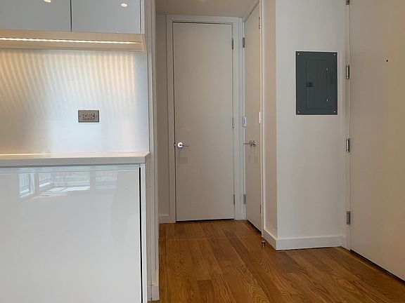 4th image of 436 Albee Sq #4A1