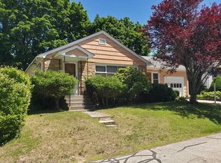 423 High St, Webster, MA 01570